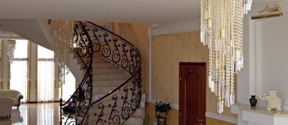 Crystal chandelier for the room «Spiral»
