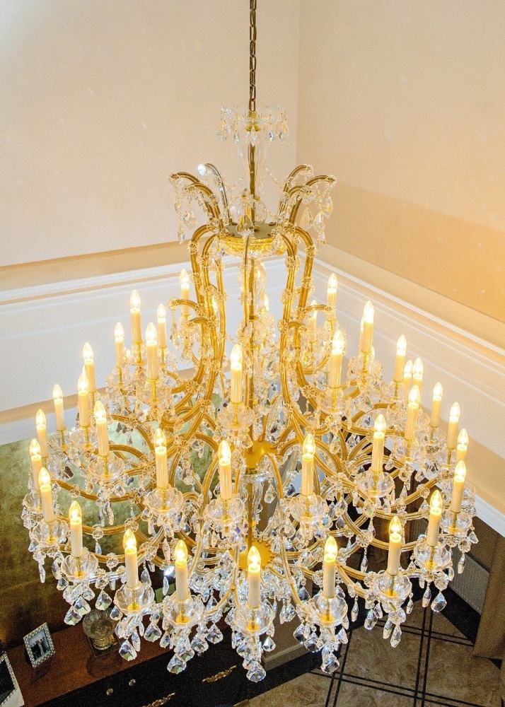 Luxurious classic bronze chandelier with crystal pendants (series 