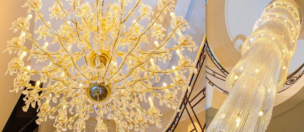 Luxurious classic bronze chandelier with crystal pendants (series 