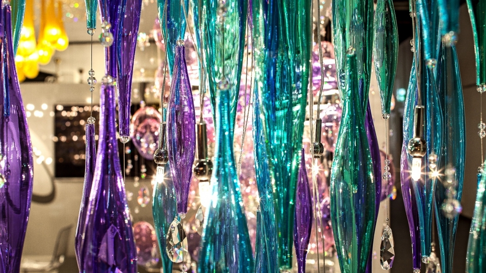 Colored glass elements for the fixtures