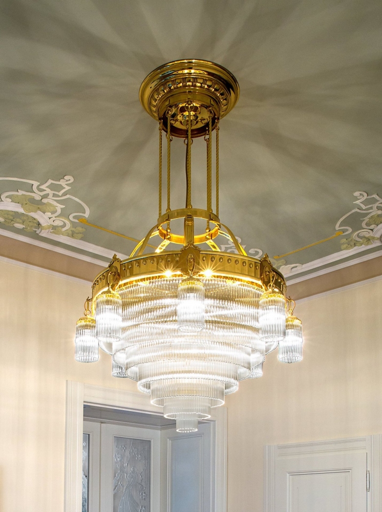 Modern bronze chandelier with crystal pendants (Circle)
