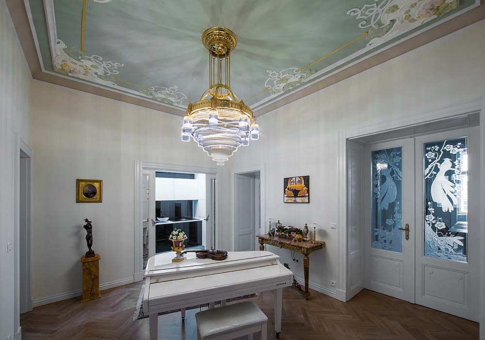 Modern bronze chandelier with crystal pendants (Circle)