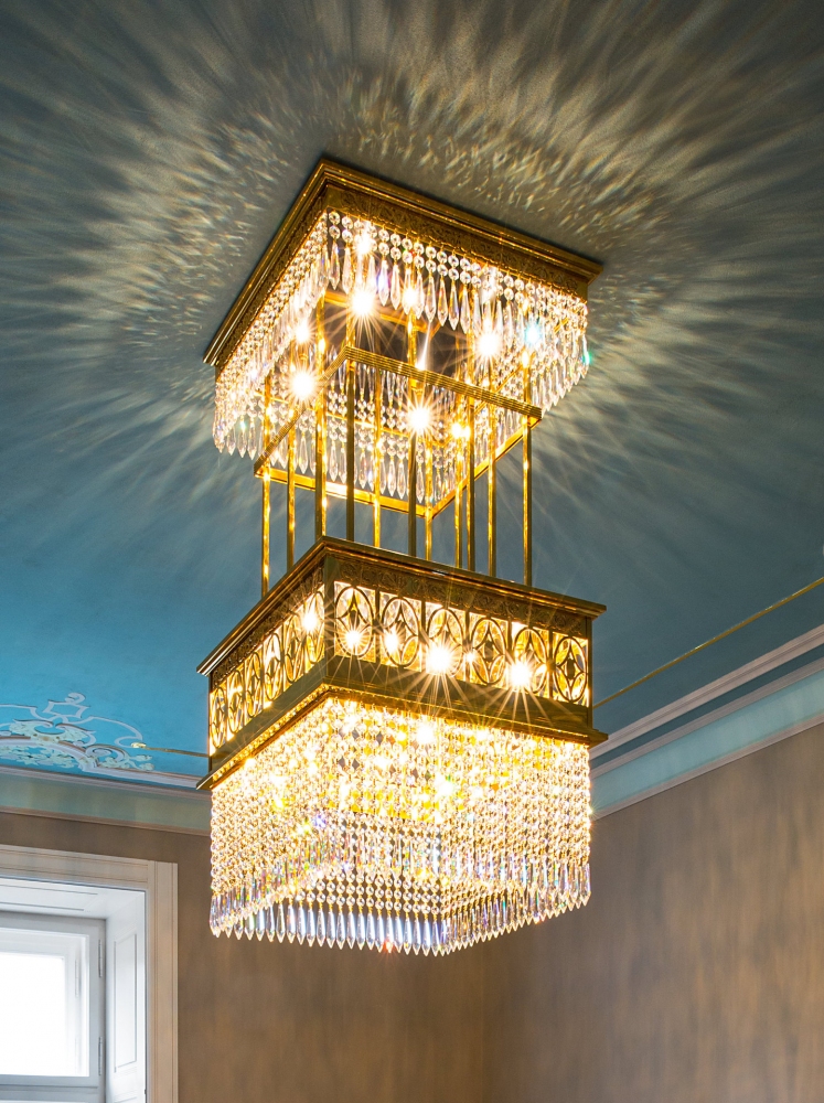 Modern bronze chandelier with crystal pendants (Square)