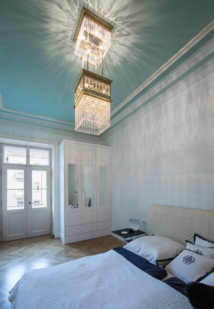 Modern bronze chandelier with crystal pendants (Square)